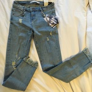 Zara Fray Hem Light Wash Destroy Sz 4